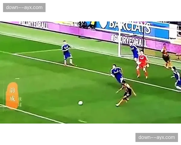 比赛花絮：门将大脚开球意外击中飞行中的无人机，比赛因此中断五分钟